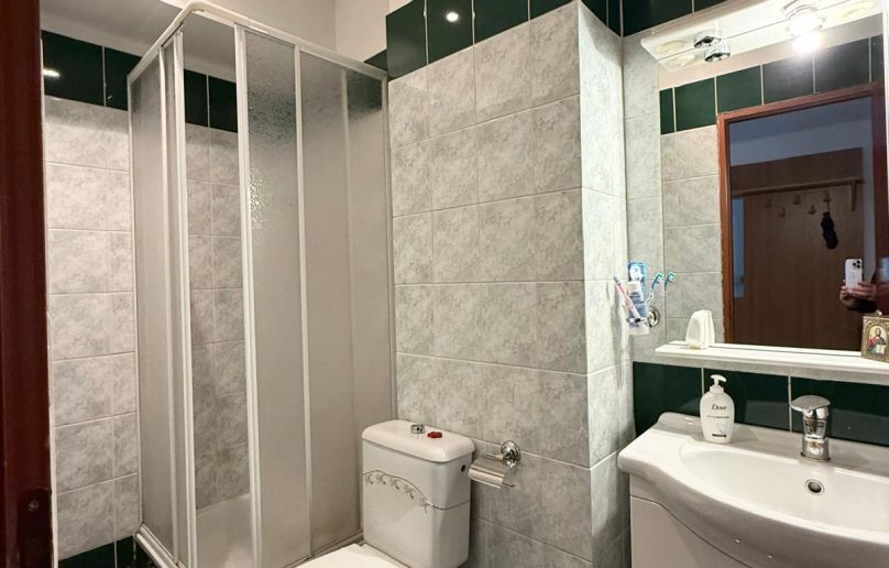 Garsoniera superba, et.1, cu garaj inclus-zona centrala Sinaia