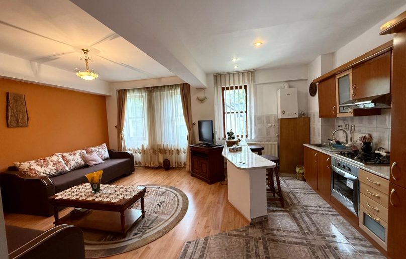 Garsoniera superba, et.1, cu garaj inclus-zona centrala Sinaia