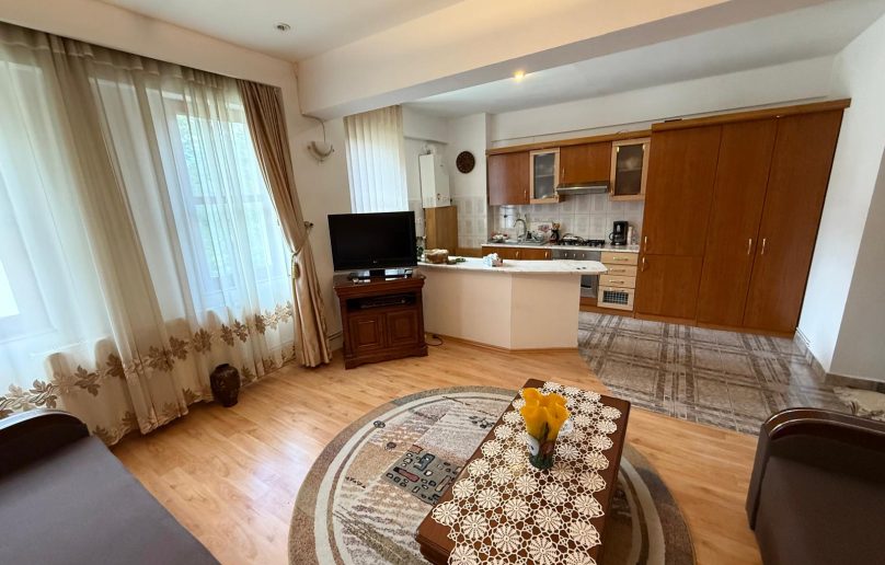 Garsoniera superba, et.1, cu garaj inclus-zona centrala Sinaia
