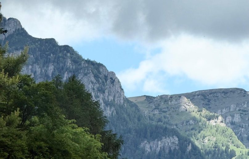 Garsoniera superba, et.1, cu garaj inclus-zona centrala Sinaia