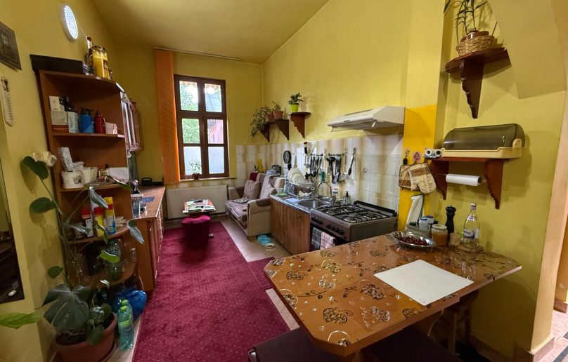 Apartament in CASA, plus curte/parter/ Sinaia-zona CENTRALA