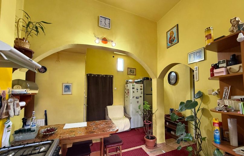 Apartament in CASA, plus curte/parter/ Sinaia-zona CENTRALA