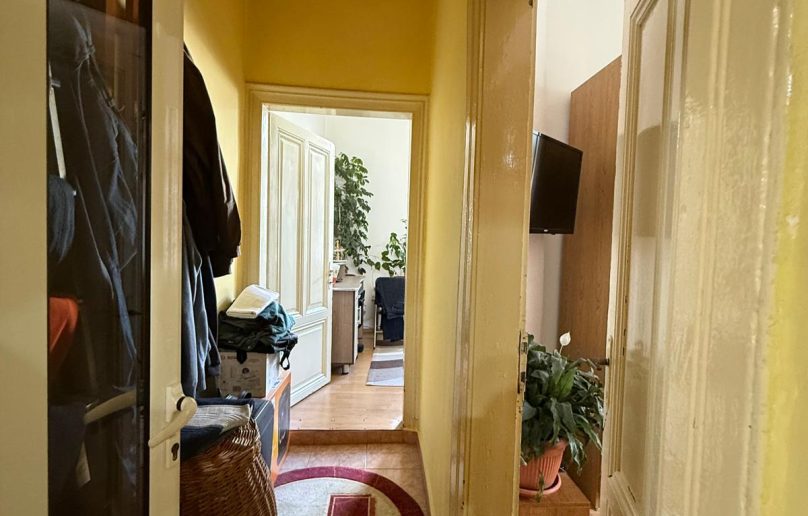 Apartament in CASA, plus curte/parter/ Sinaia-zona CENTRALA