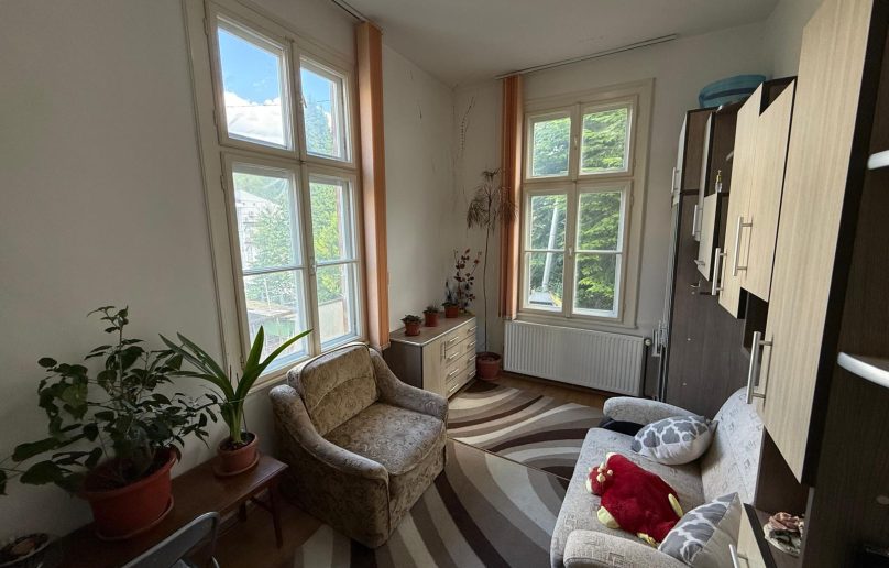 Apartament in CASA, plus curte/parter/ Sinaia-zona CENTRALA