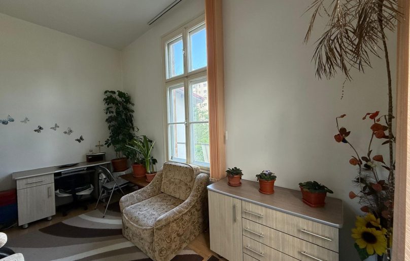 Apartament in CASA, plus curte/parter/ Sinaia-zona CENTRALA