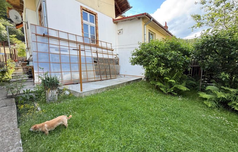 Apartament in CASA, plus curte/parter/ Sinaia-zona CENTRALA