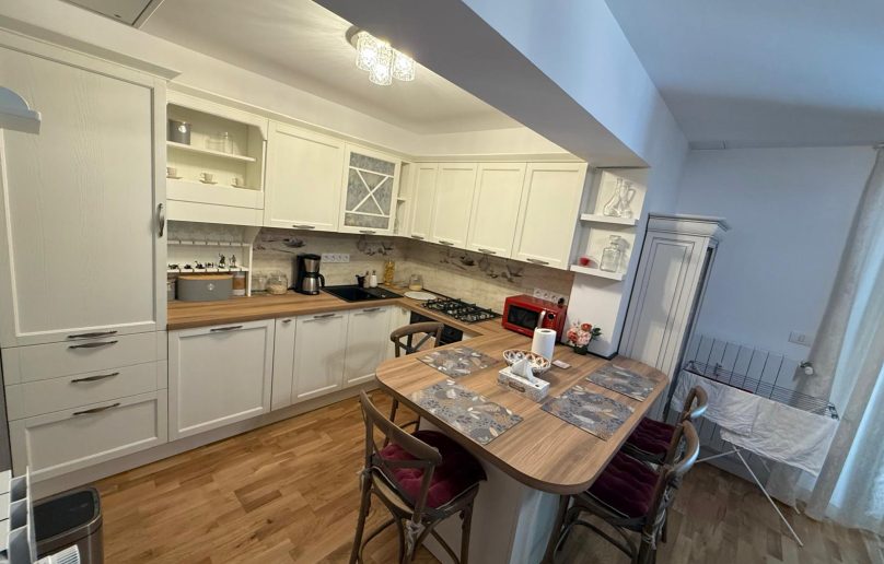 Apartament elegant cu curte proprie si terasa acoperita - Sinaia/Furnica