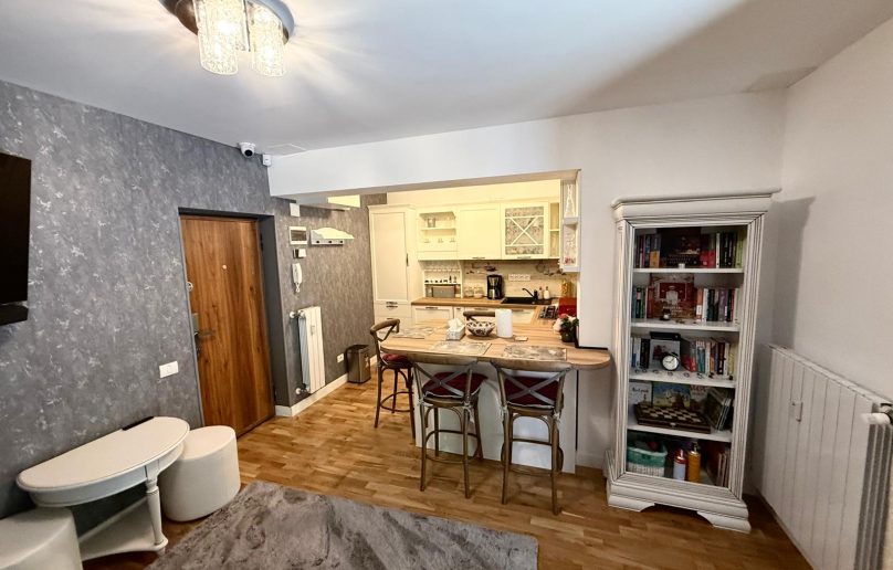 Apartament elegant cu curte proprie si terasa acoperita - Sinaia/Furnica