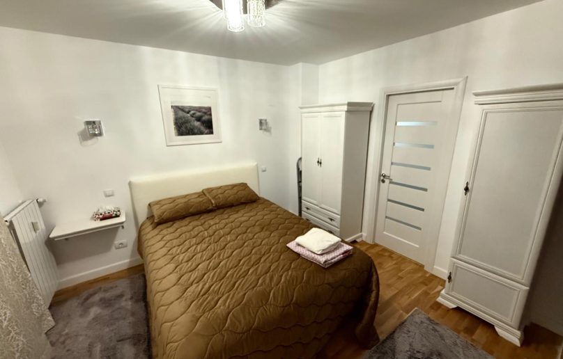 Apartament elegant cu curte proprie si terasa acoperita - Sinaia/Furnica