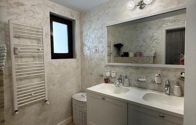 Apartament elegant cu curte proprie si terasa acoperita - Sinaia/Furnica