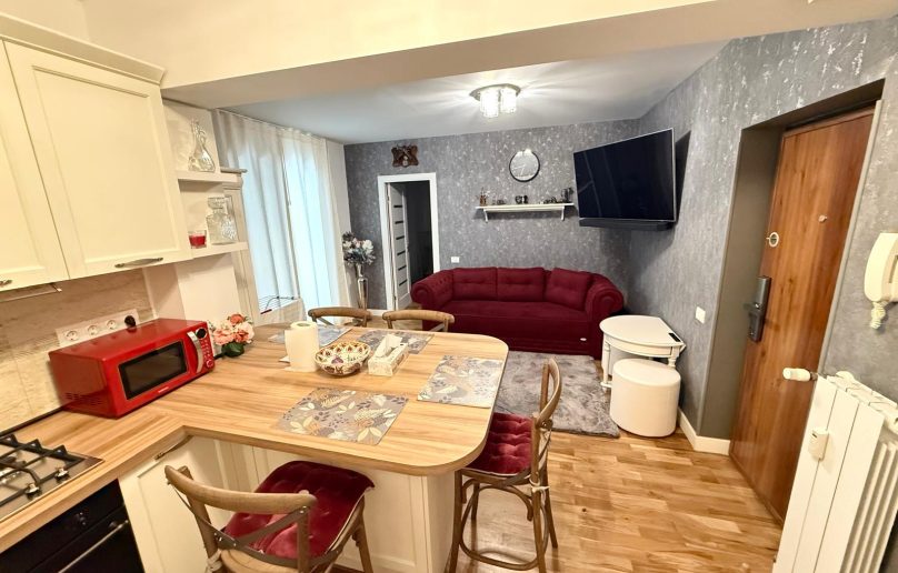 Apartament elegant cu curte proprie si terasa acoperita - Sinaia/Furnica
