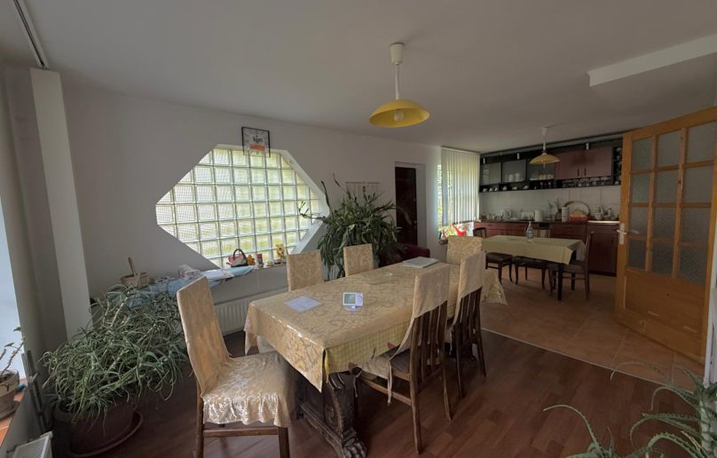 Casa de vanzare in Busteni, cartier Zamora, cu garaj!