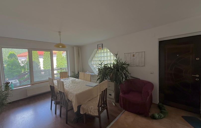 Casa de vanzare in Busteni, cartier Zamora, cu garaj!