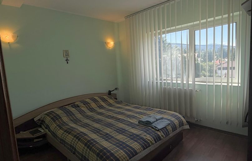Casa de vanzare in Busteni, cartier Zamora, cu garaj!