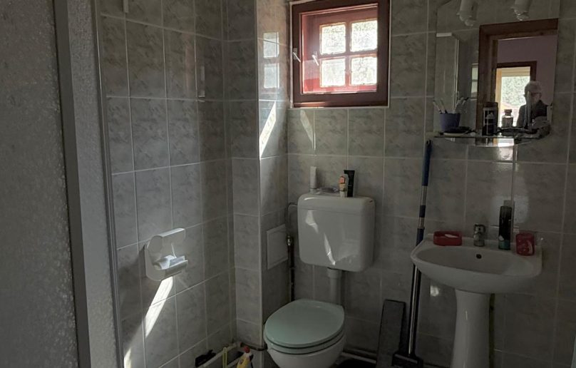 Casa de vanzare in Busteni, cartier Zamora, cu garaj!