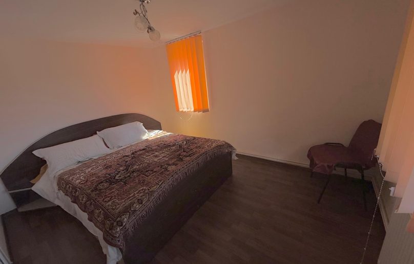 Casa de vanzare in Busteni, cartier Zamora, cu garaj!