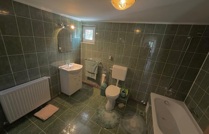 Casa de vanzare in Busteni, cartier Zamora, cu garaj!