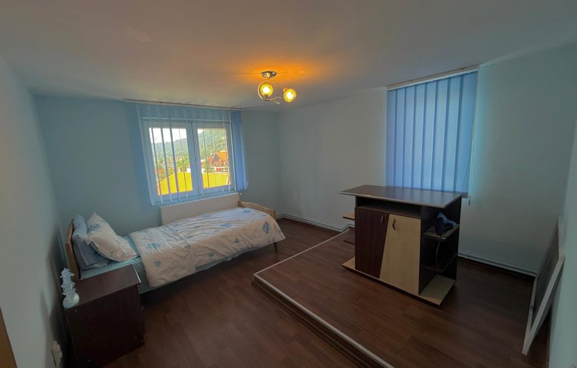 Casa de vanzare in Busteni, cartier Zamora, cu garaj!