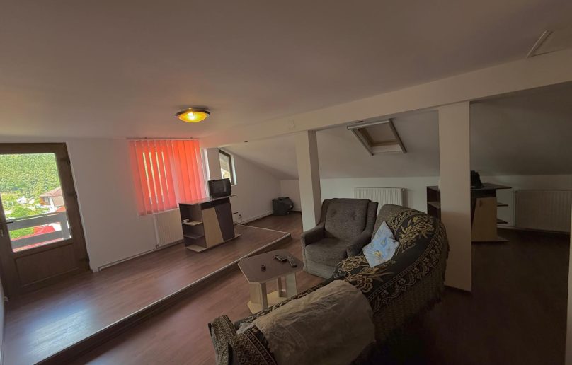 Casa de vanzare in Busteni, cartier Zamora, cu garaj!