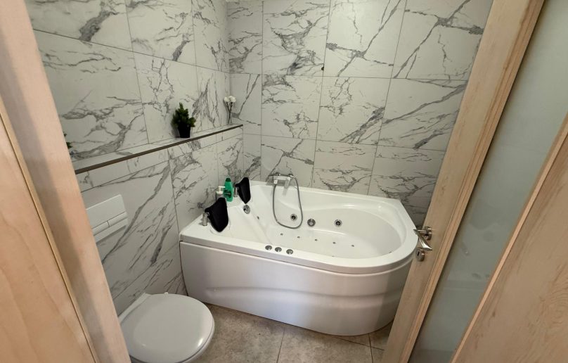 Studio modern, complet mobilat si utilat, cu balcon/et.2, Sinaia