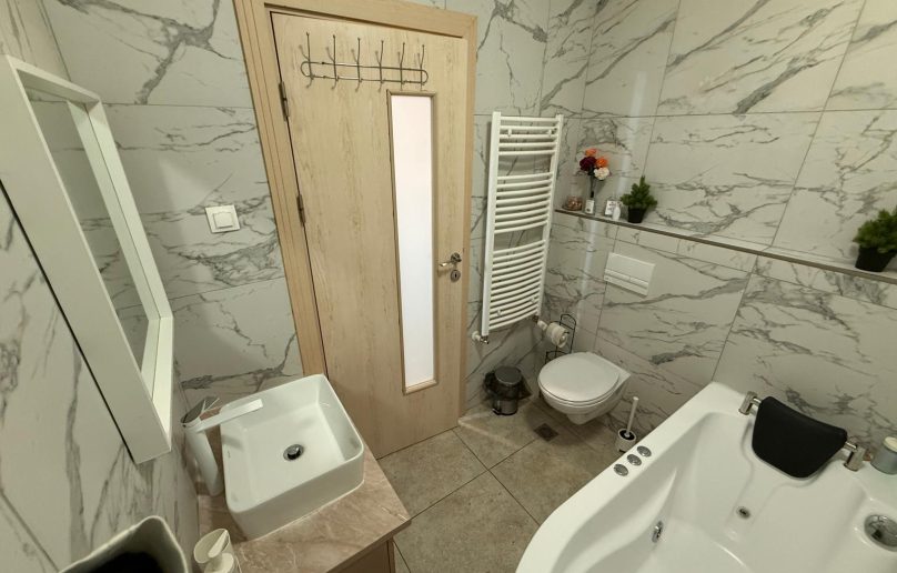 Studio modern, complet mobilat si utilat, cu balcon/et.2, Sinaia