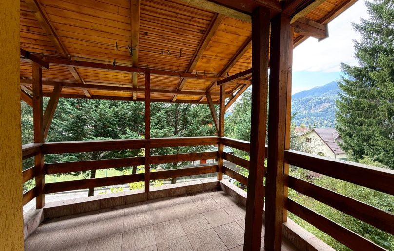 Casa cu teren in Busteni - Vedere panoramica superba catre masivul Caraiman